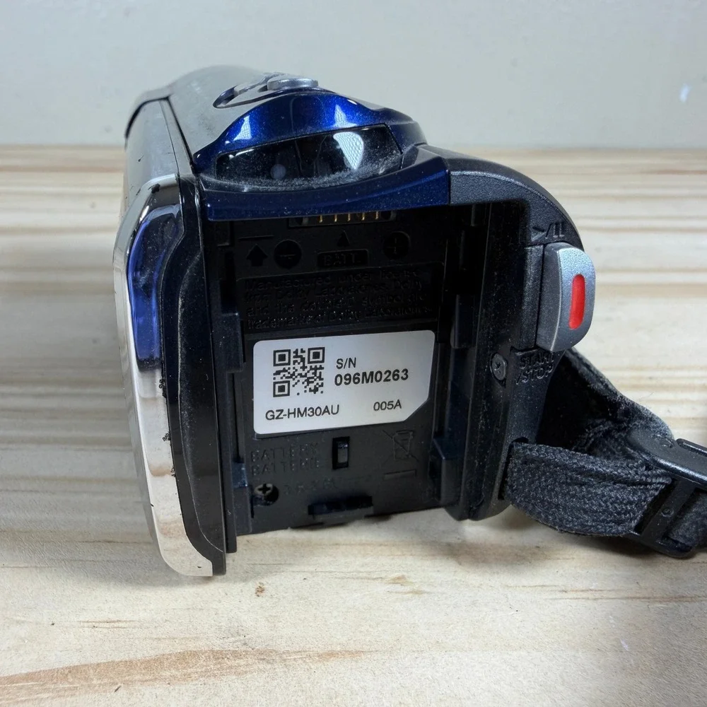 JVC Everio GZ-HM30AU Camcorder Blue 40x Optical Zoom High Definition w/Charger